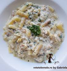 Prefer sa spal foarte bine pulpele, le curat cu atentie, sa nu aiba urme de oase sau de vase de sange. Mancare De Fasole GalbenÄƒ Cu Pui È™i SmantanÄƒ Retetelemele Ro