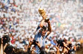 Diego armando maradona wuchs als fünftes von acht kindern eines fabrikarbeiters in villa fiorito, einem elendsviertel am stadtrand von buenos aires auf. Stellte Im Wm Finale 1990 Diego Maradona Vollig Kalt Guido Buchwald Stuttgarter Zeitung