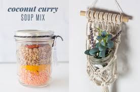 Stack them with alternating layers of baking paper or simply fill to the top. 16 Clever Things To Do With All Those Empty Jars You Ve Been Hanging Onto