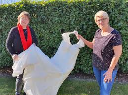 Brautmode im pott marchenhafte laden fur hochzeitskleider. Rotenburgerin Spendet Ihr Brautkleid Fur Nottaufen Rotenburg Wumme
