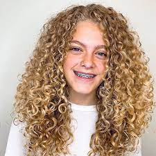 You can style relaxed waves that are ideal for a casual look or a beach party; Top 10 Best Curly Haircuts Of 2019 Naturallycurly Com