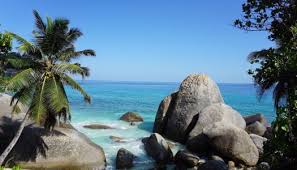 It is a republic comprising about 115 islands in the western indian ocean, with lush tropical vegetation, beautiful beaches, and diverse marine life. Que Faire Aux Seychelles Archives Nomade