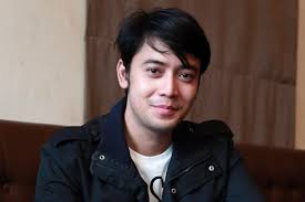 Itulah beberapa pertanyaan seputar kehidupan pribadi dari kriss hatta. Berita Terbaru Dan Profil Artis Terkini Mengaku Pindah Agama Islam Dan Sudah Menikah Kriss Hatta Ternyata Berbohong