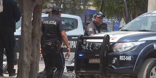 Una persona que encontró la patrulla sola, en. Policias De Ecatepec Intentan Detener A Pareja Que Los Cacho Durmiendo Video
