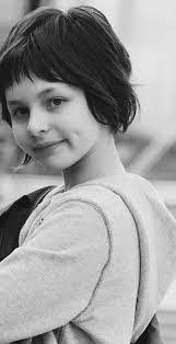 Taryn Stratton's Instagram, Twitter & Facebook