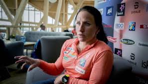 Marit bjørgen , 3 oros en esquí de fondo (cross country skiing). Therese Johaug Saken Dopingreglene Bjorgen Og Sundby Reagerer Pa Fis Behandling Av Johaug Tror De Er Redde For Brak