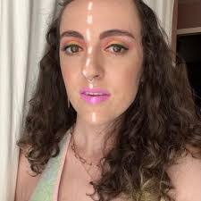 Amanda Kline's Instagram, Twitter & Facebook