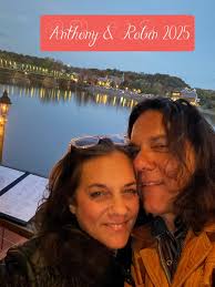 Happy Thanksgiving to all! God bless🙏🎸❤️💯Robin Krizan