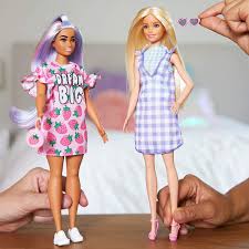 Die genauen anleitungen mit schemazeichnungen und die schnittmuster in originalgröße machen das. Print And Checks 2 Garderoben Set Barbie Mattel Ghx61 Puppen Kleidung Ebay