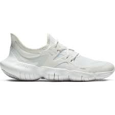Der nike free rn 5.0 kehrt zu seinen wurzeln als laufschuh zurück und eignet sich ideal für läufe bis ca. Nike Free Rn 5 0 Frees Schuhe Weiss Freizeit Fitness