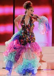 Om ni någonsin har dansat salsa eller tagit under ama:s framförde jennifer lopez det här fantastiska numret till celia cruz ära och jäklar. Amas 2013 Watch Jennifer Lopez S Tribute To Cuban Salsa Legend Celia Cruz Daily Mail Online
