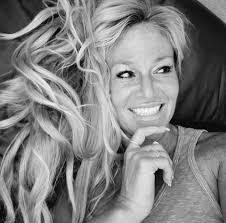 Julie Watterson's Instagram, Twitter & Facebook