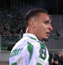 📸 Antony has completely broken down in tears. From a terrible period at  Manchester United, to reaching a European Final with Real Betis while being 