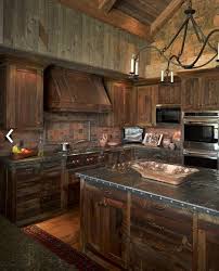 Massive Mobel Aus Holz In Landhausstil Rustikale Inneneinrichtung Kuchen Rustikal Rustikales Haus