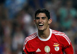 La ligue 1 et leurope sarrachent déjà ce jeune attaquant qui a notamment brillé la saison dernière en youth league. Antigo Empresario De Goncalo Guedes Processa Benfica Futebol Publico