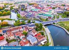 Hier finden sie alle meldungen und informationen der faz zur hauptstadt von weißrussland. Minsk Stadtleben Im Stadtzentrum Am Typischen Tag Luftlandschaft Redaktionelles Stockfoto Bild Von Grenzstein Stadtbild 150045793