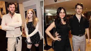 Luciana vendramini e uma thurman também estão na lista das que estão de parabéns no quesito. Alessandra Negrini Recebe Os Filhos E O Ex Marido Otto Em Pre Estreia Em Sp Famosos Extra Online