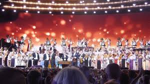André rieu performs live at his summer concert 2018 in his hometown maastricht you'll never walk alone. Concert Andre Rieu BucureÈ™ti 6 Iunie 2015 Final Cu Ciuleandra Youtube