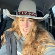 Danielle Vandemark's Instagram, Twitter & Facebook