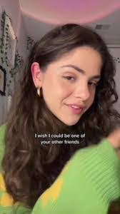 Eloise Glass's Instagram, Twitter & Facebook