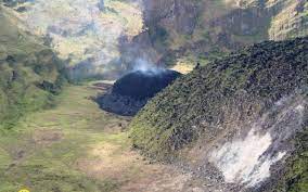 Vincent and grenadines' national emergency management organization (nemo) tweeted that the volcano had just woken up in an explosive eruption. at 9:45 a.m. Xejzyqplvf7wum