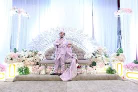 Bermimpi baju pengantin tidak selamanya memiliki arti jika kamu akan menikah atau bakal ada pernikahan dalam keluarga atau mungkin dengan rekan. Pakej Perkahwinan Lengkap Galeri Busana Pengantin Penambah Seri