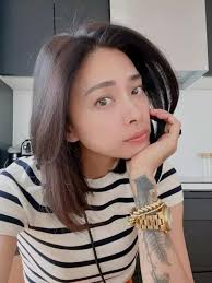 Sướng như Ngô Thanh Vân, chồng trẻ khoe ảnh xinh như mộng còn tỏ tình bằng  2 thứ tiếng