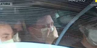 La policía intervino después de que manifestantes tiraran vallas y buscaran ingresar a la casa rosada. Muerte De Mauro Viale El Desgarrador Llanto De Jonatan Viale En El Velatorio De Su Padre La 100