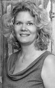 Angie Loomis's Instagram, Twitter & Facebook