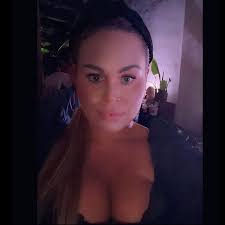 Veronica Hanks's Instagram, Twitter & Facebook