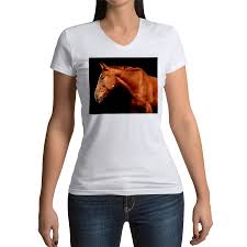 Depuis quelques années, le coloriage a eu une visibilité plus que gigantesque dans le monde entier suite aux nombreux bienfaits que procure cette activité tant pour les enfants que pour les adultes. T Shirt Femme Col V Cheval Pur Sang Couleur Baie Marron Cheval De Course Etalon Ebay