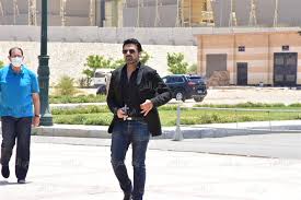 وعلق رمضان على الفيديو قائلاً :الله يرحمك ويسكنك فسيح جناته يا عملاق المسرح واسطورة الكوميديا #أستاذ #سمير_غانم امتعتني كمشاهد وشهادتك. Cpuc8t3pfbtc3m