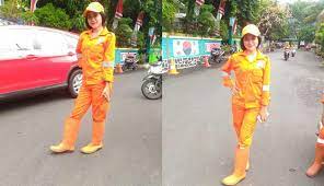 Maybe you would like to learn more about one of these? Punya Paras Cantik Tukang Sapu Jalanan Jakarta Ini Bikin Auto Fokus Boombastis