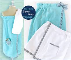 A bath towel wrap is perfect for gym, pool, spa, or after a bath, shower, while putting on make up or doing your hair, and even as a bathing suit cover up. Terry Cloth Shower Wrap Tutorial Pattern