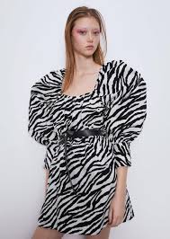 Un meraviglioso vestito lungo è il capo più facile da personalizzare. Zara Trf Estate 2020 Nuova Collezione Donne Sul Web