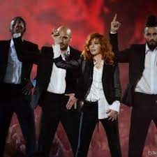 La Chanson De L Annee 2018 Sur Tf1 Arenes De Nimes 8 Juin 2018 Mylene Farmer Chante Rolling Stone Farmer Mylene Mylene Chanson