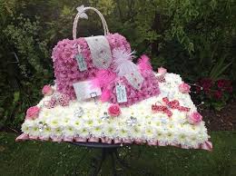 Funeral flowers arrangements are the perfect way to bring a little brightness as your loved ones struggle through the grieving process. Val Spicer Designs On Twitter Funeral Flower Arrangements Funeral Floral Arrangements Unique Flower Arrangements