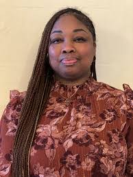 Della Fischer's Instagram, Twitter & Facebook