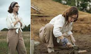 An archaeologist embarks on the historically important excavation of sutton hoo in 1938. The Dig Sexist Plot Hole Lily James Peggy Piggott Proven To Be Far From Inexperienced Films Entertainment Express Co Uk