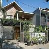 Pagar sederhana kombinasi pintu geser & lipat untuk pintu pagar parkir 2 mobil di rumah lahan sempit.lebar modul ruang 3m + 2,5m + 2,5m = 8 m lebar halaman. 3