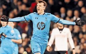 Steaua sus rasare ca o taina mare steaua straluceste si lumii vesteste si lumii vesteste ca astazi curata preanevinovata fecioara maria naste pe ultima melodie youtube.com mp3 versuri.ro muzica straina steaua sus rasare album piesa melodia versuri mp3. Steaua Sus RÄƒsare IatÄƒ Cateva Dintre Cele Mai Importante Momente Din 2013 Ale Trupei Ros Albastre Libertatea