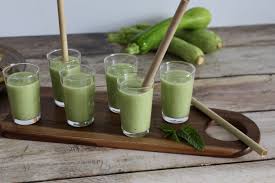 La Soupe Froide Courgette Et Basilic Recette En 2020 Soupe Froide Courgette Gaspacho Courgette Cuisine Mediterraneenne