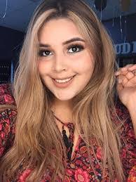 Julie Viera's Instagram, Twitter & Facebook