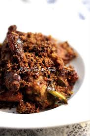^_^ untuk mengungkep ayam maka diperlukan air kelapa dan beberapa bumbu, jika air masih tersisa namun ayam telah empuk maka biarkan saja, tidak perlu merebusnya hingga air habis dan ayam berubah menjadi bubur. Pin Di Resep Ayam