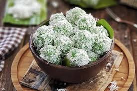 Deskripsi makanan tradisional klepon yaiku panganan sing misuwur ing tanah jawa, kang digawã© saka glepung beras ketan landiisi gula jawa. 10 Jajanan Tradisional Indonesia Wajib Kamu Cicipi Urban Icon Magazine