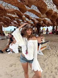 Bella Denton (@belladentonn) • Instagram photos and videos