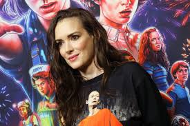 Winona ryder is an actress known for her roles in films such as 'heathers,' 'edward scissorhands' and 'girl, interrupted,' as well as the hit show 'stranger things.' Winona Ryder Schockiert Verwirrt Und Verargert Uber Die Vorwurfe Gegen Johnny Depp