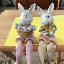 find more easter bunny shelf sitters
