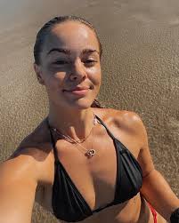 Tori Singleton's Instagram, Twitter & Facebook