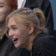 Yeosang is handsome and this long blond hair gave him, even more, the vibe of an angel. Hyunjinology When That Kpop Boy With Long Blonde Hair Facebook